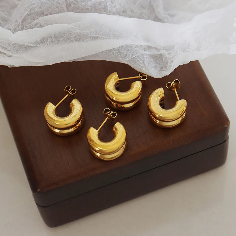 Elegant 18K Gold-Plated Mirror Stud Earrings with Unique C-Shape