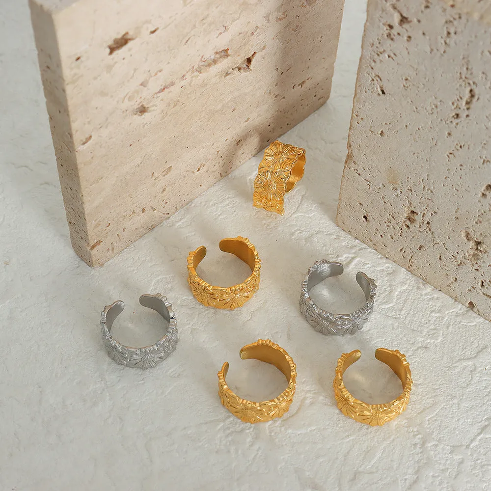 Luxurious 18K Gold Plated Steel Ring with Timeless Floral Design
