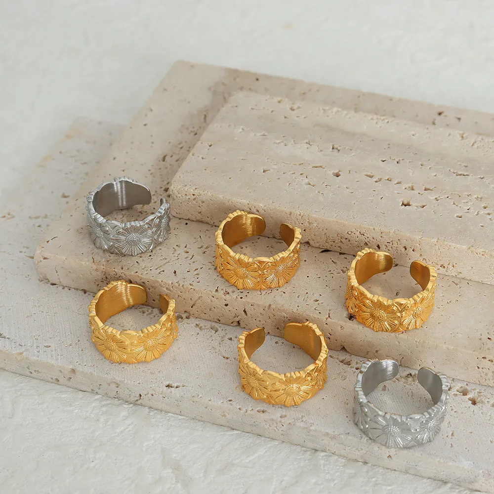 Luxurious 18K Gold Plated Steel Ring with Timeless Floral Design