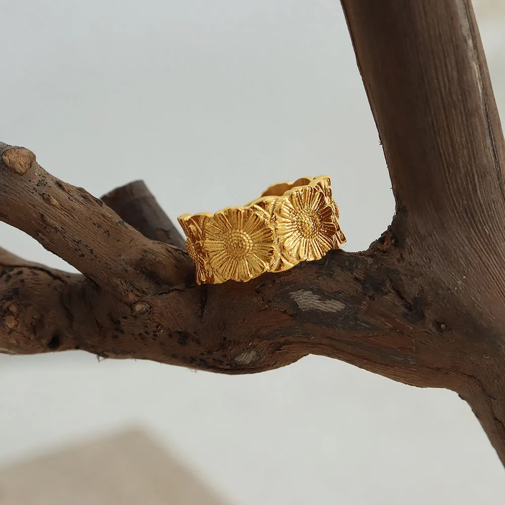 Luxurious 18K Gold Plated Steel Ring with Timeless Floral Design