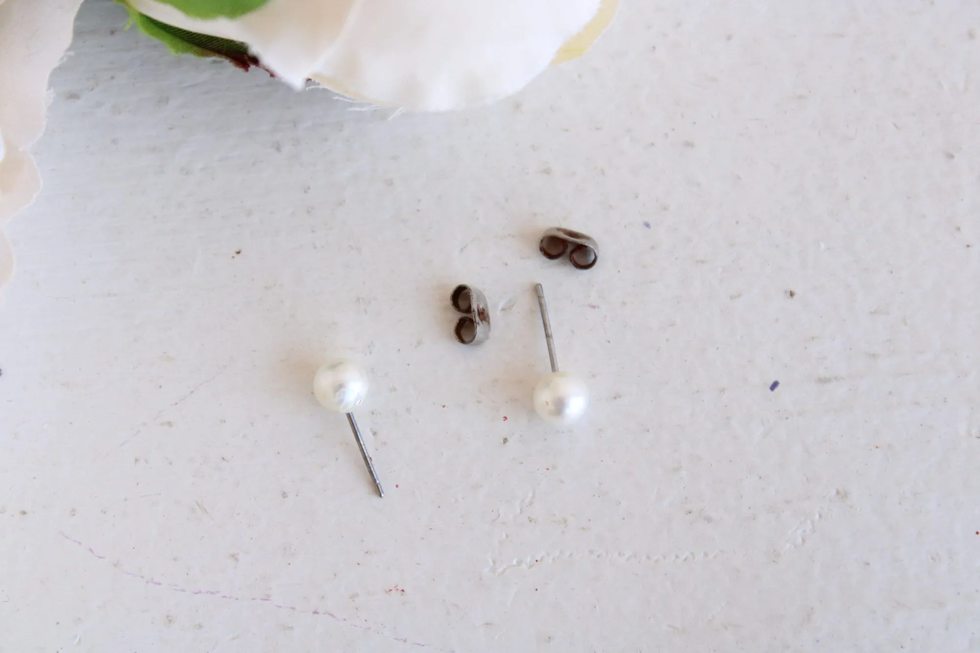 Vintage White Faux Pearl Stud Earrings