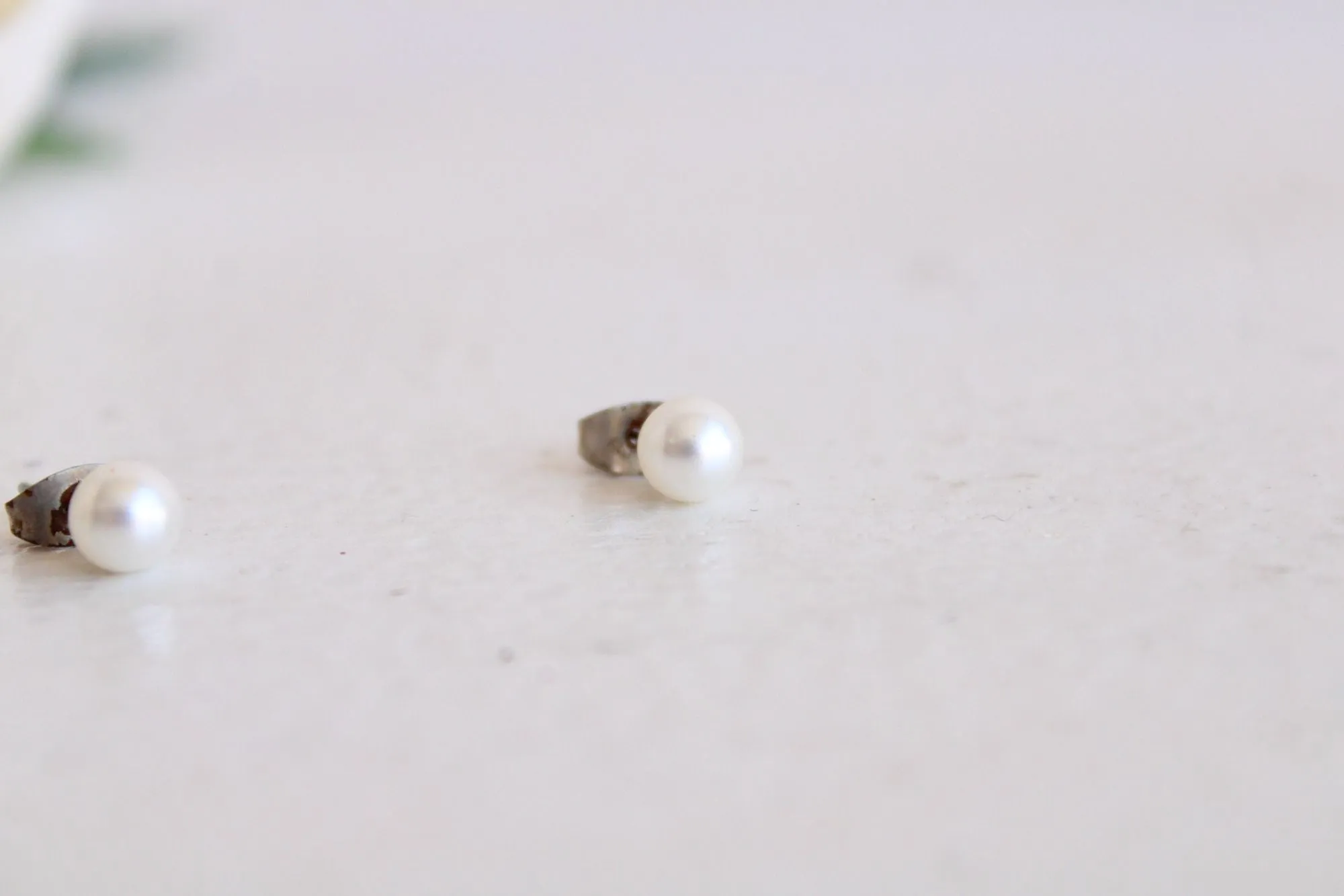 Vintage White Faux Pearl Stud Earrings